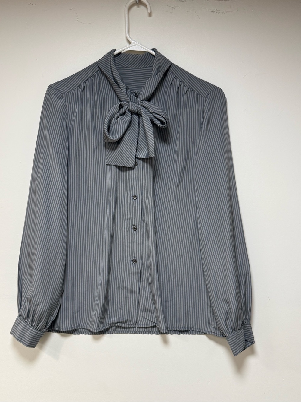 Vintage Gray Pinstripe Bow Neck Button-Front Blouse 1980 Sz 10 Corporate Chic - Picture 11 of 11